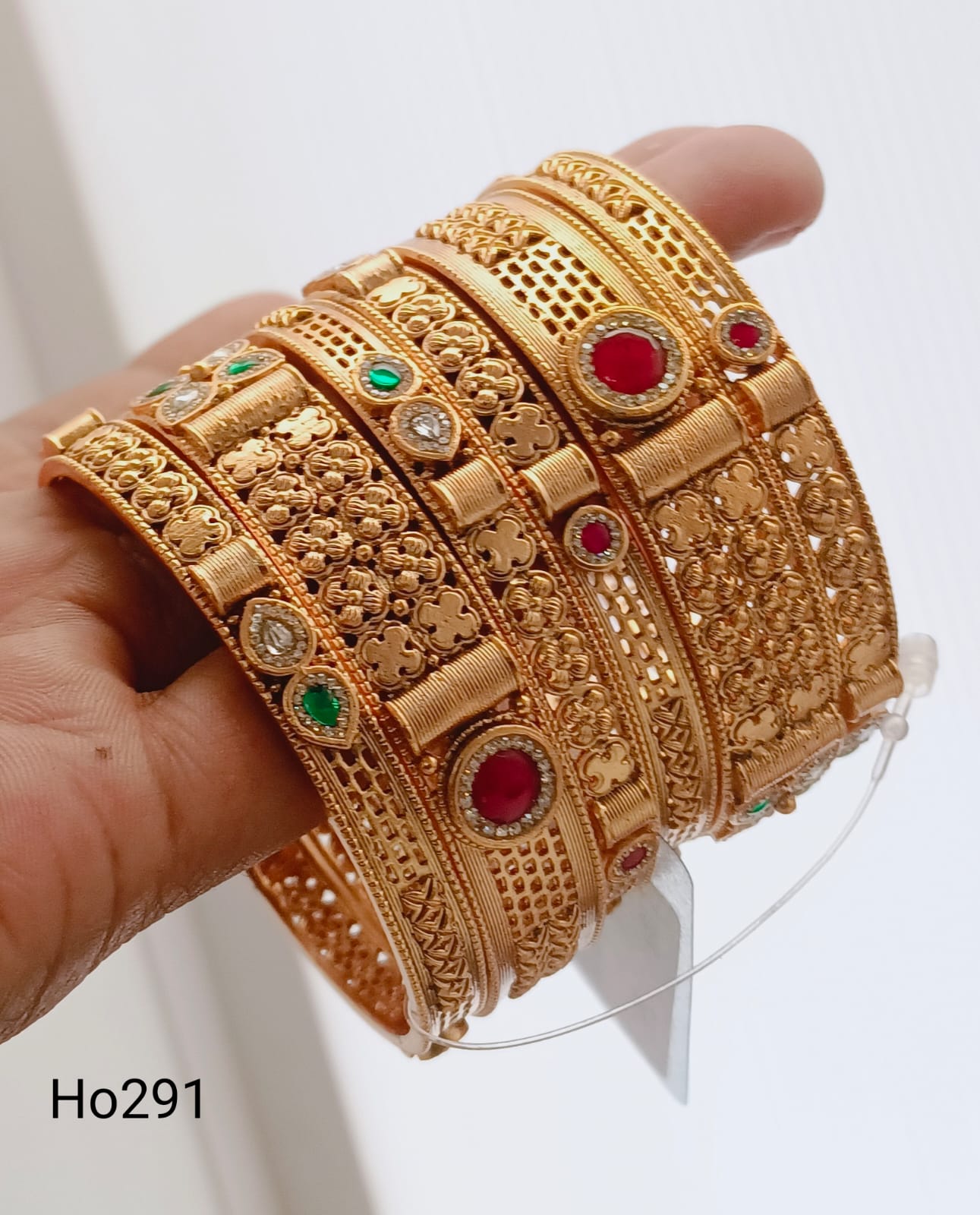 Jadau Design Gold Bracelet Set