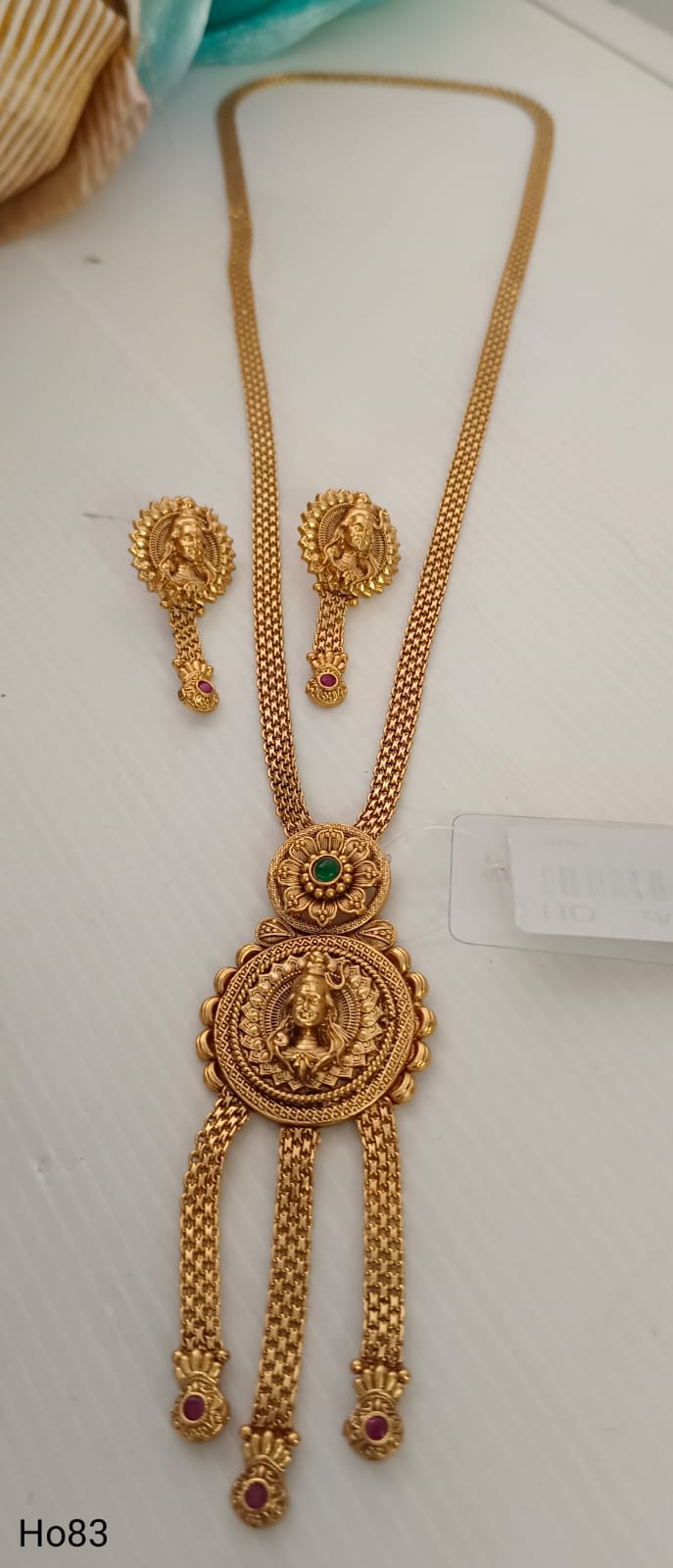 Jewelry Set With Gold And Gemstones